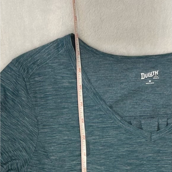 Duluth Trading Company Armachillo V-Neck T Shirt - Women’s Medium - EUC - Teal - Picture 4 of 10